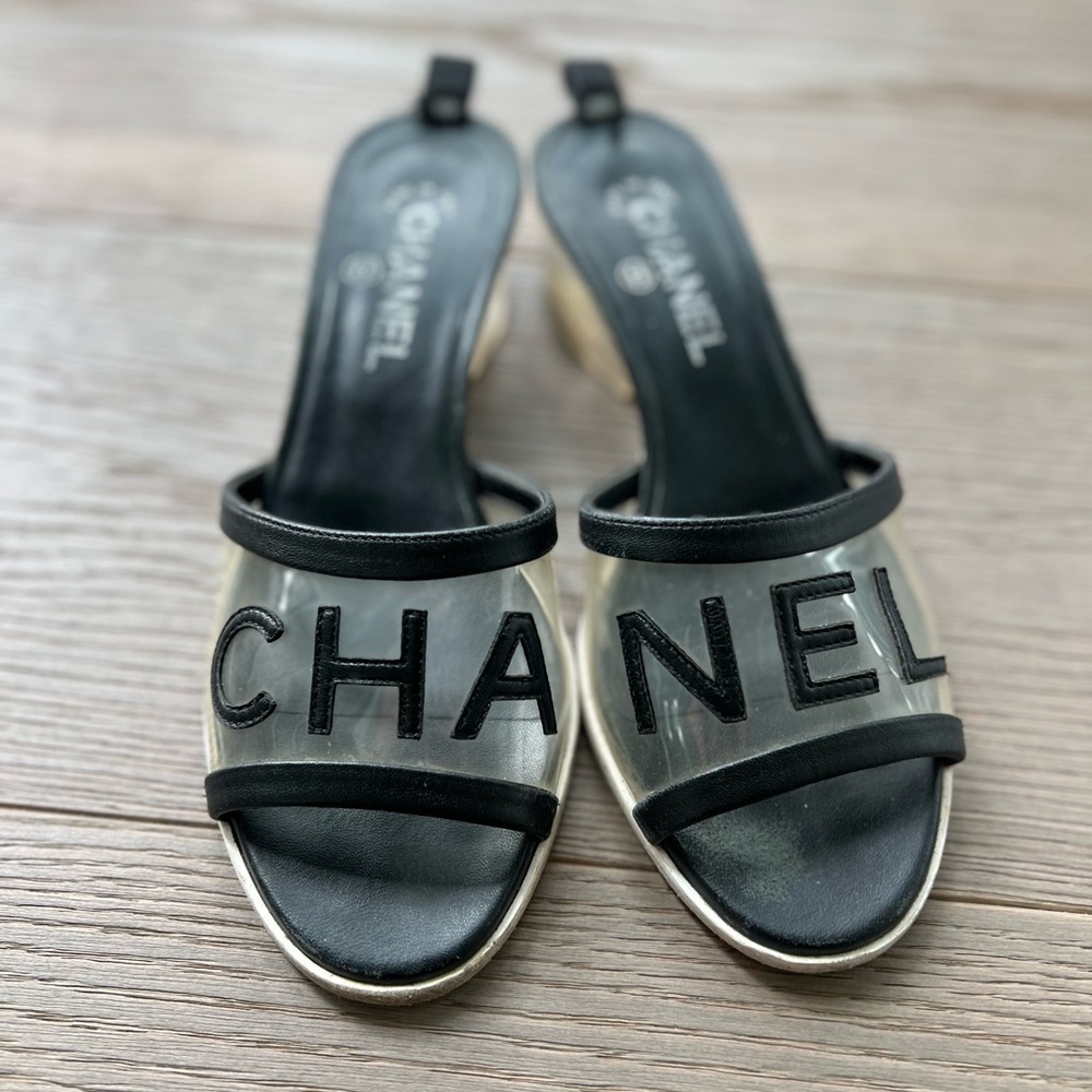2019 Chanel Interlocking CC Logo Slides - Picture 2 of 15